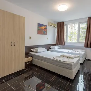 https://stai-za-gosti-pirotska-39.burgashotels.net